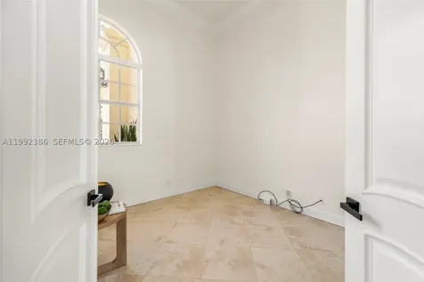 9886 Via Bernini Lake Worth FL 33467