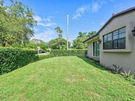 1500 Biarritz Drive Miami Beach FL 33141