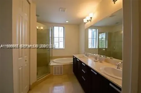 8375 NW 51st Terrace Doral FL 33166