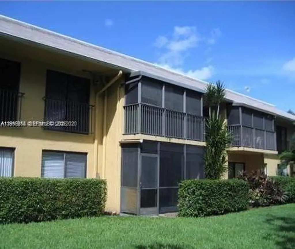 5921 Washington Street Hollywood FL 33023