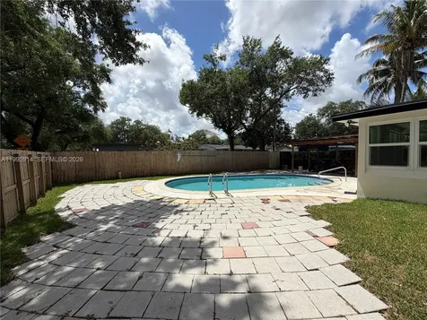 6604 Raleigh Street Hollywood FL 33024