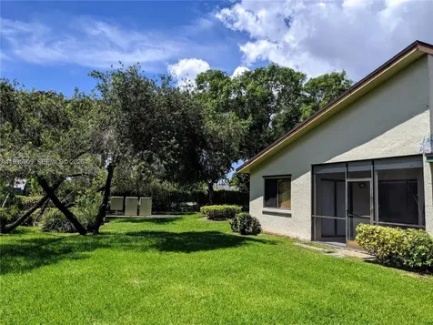 460 Lakeview Drive Weston FL 33326