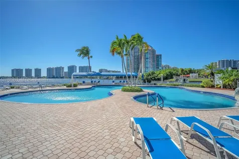 3500 Mystic Pointe Drive Aventura FL 33180