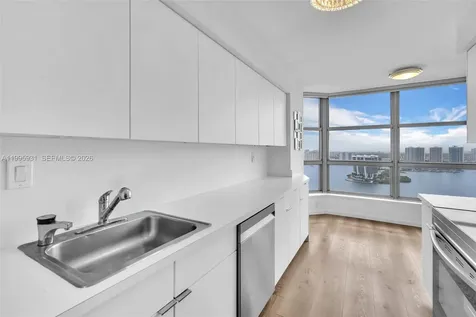 3500 Mystic Pointe Drive Aventura FL 33180