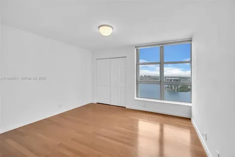 3500 Mystic Pointe Drive Aventura FL 33180