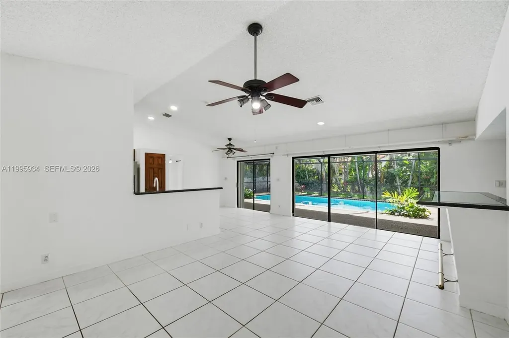 676 NW 107th Lane Coral Springs FL 33071