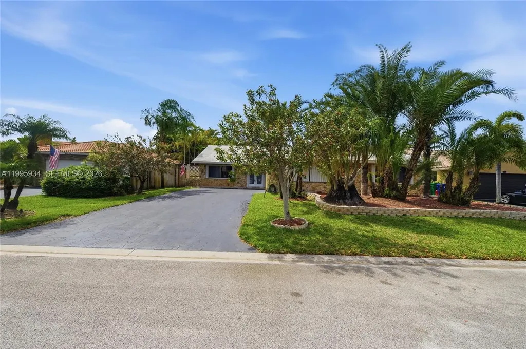 676 NW 107th Lane Coral Springs FL 33071