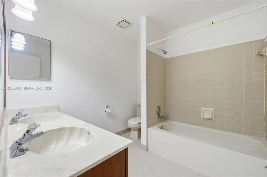 676 NW 107th Lane Coral Springs FL 33071