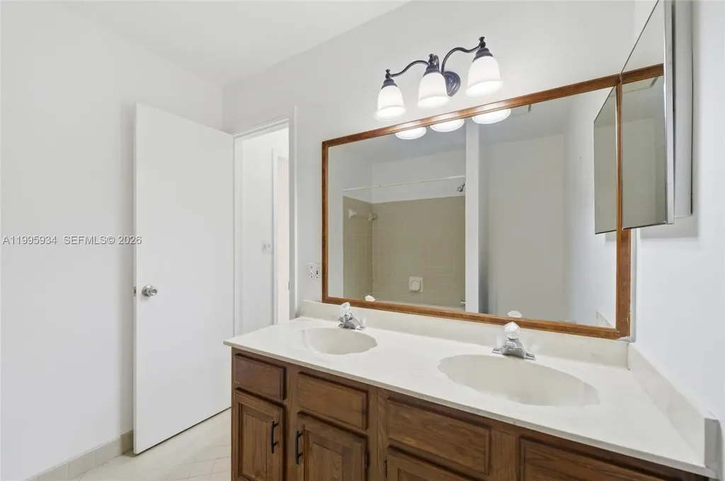 676 NW 107th Lane Coral Springs FL 33071