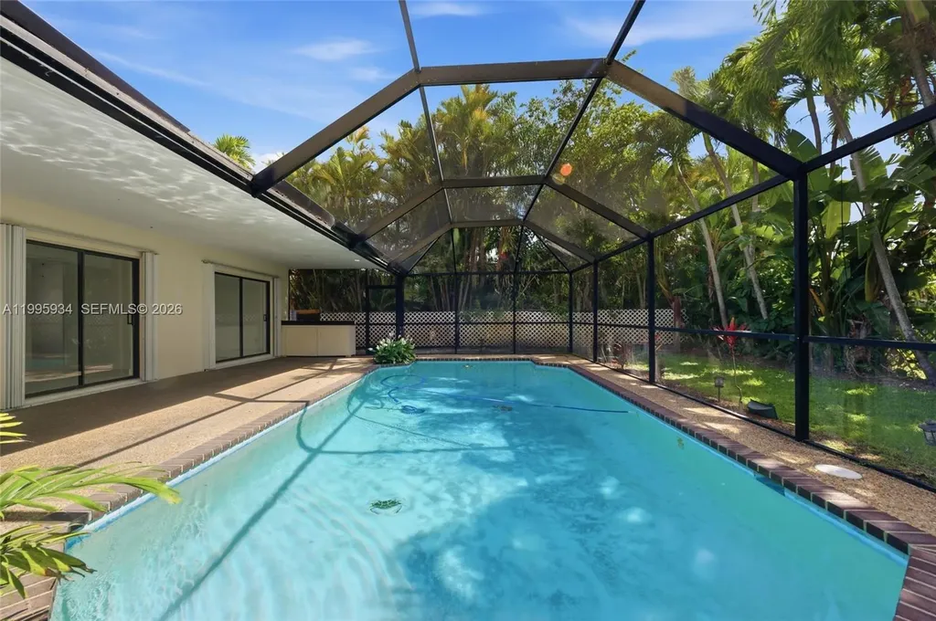 676 NW 107th Lane Coral Springs FL 33071