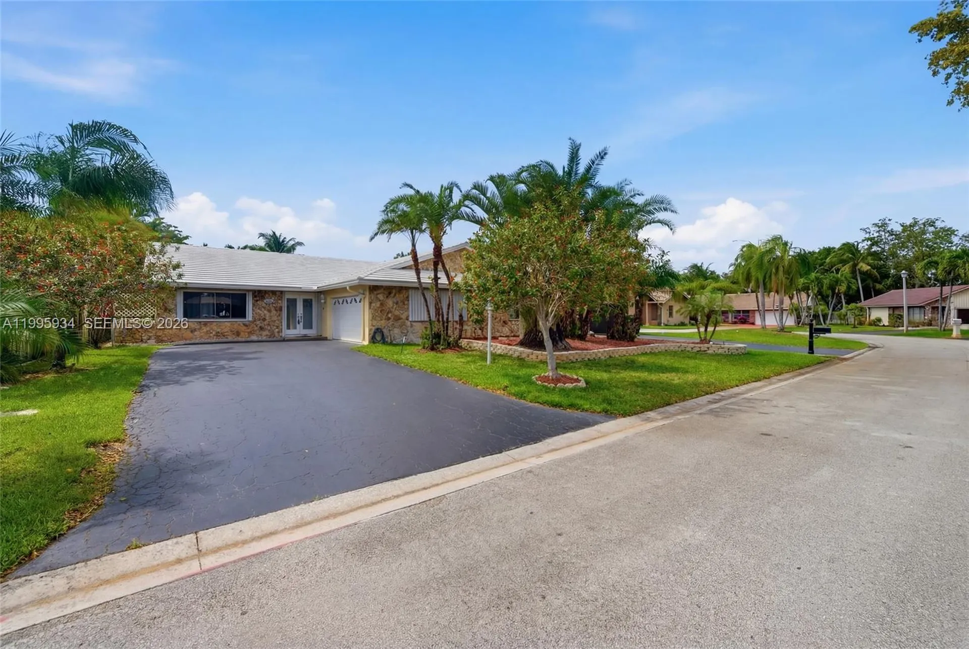 676 NW 107th Lane Coral Springs FL 33071