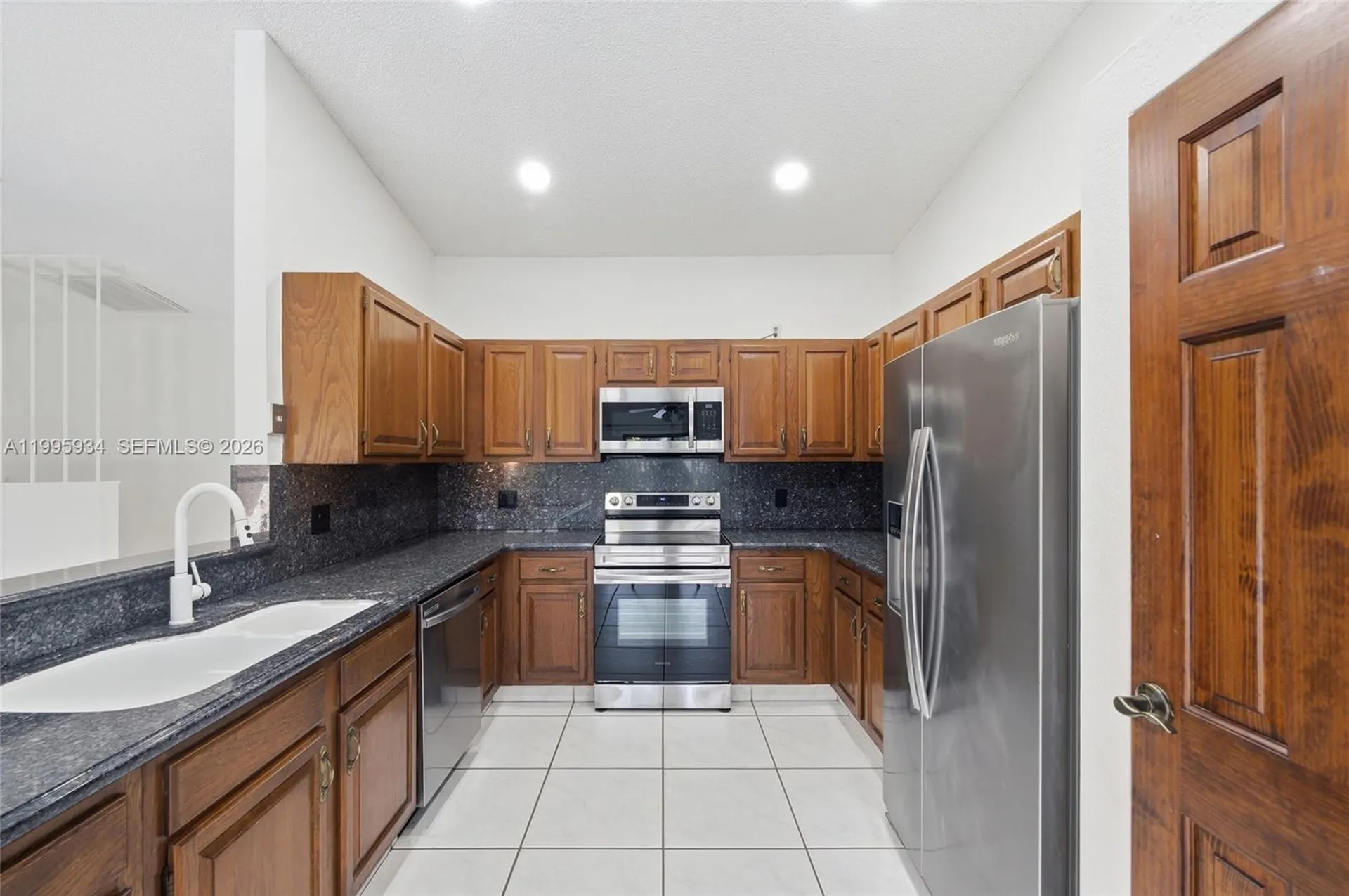 676 NW 107th Lane Coral Springs FL 33071