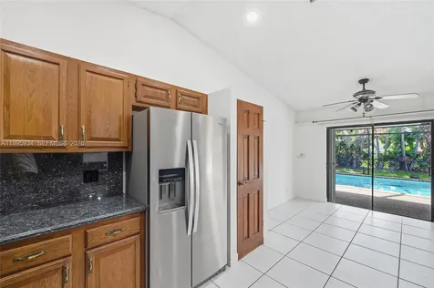 676 NW 107th Lane Coral Springs FL 33071