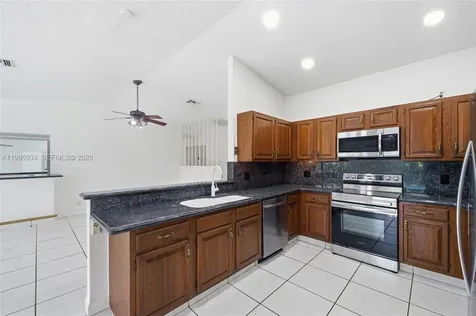 676 NW 107th Lane Coral Springs FL 33071