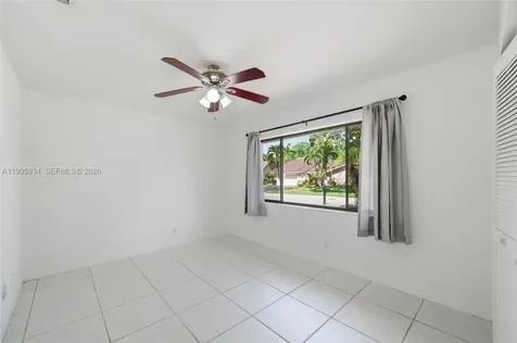 676 NW 107th Lane Coral Springs FL 33071