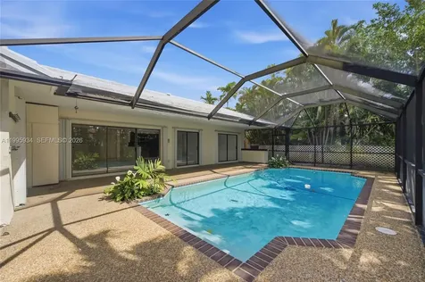 676 NW 107th Lane Coral Springs FL 33071