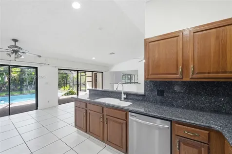 676 NW 107th Lane Coral Springs FL 33071