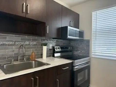 1607 NW 16th Avenue Miami FL 33125