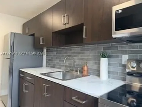 1607 NW 16th Avenue Miami FL 33125