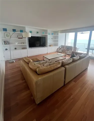 881 Ocean Drive Key Biscayne FL 33149