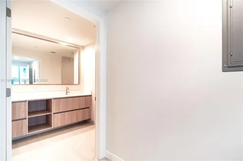 77 SE 5th Street Miami FL 33131