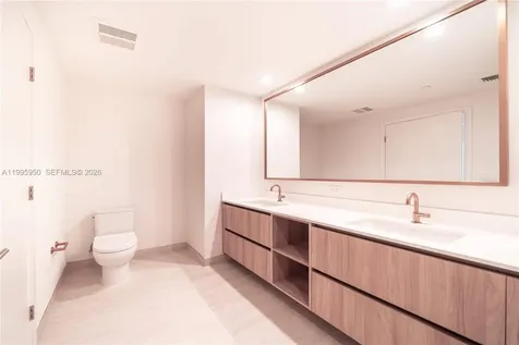 77 SE 5th Street Miami FL 33131