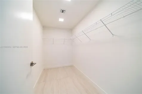 77 SE 5th Street Miami FL 33131
