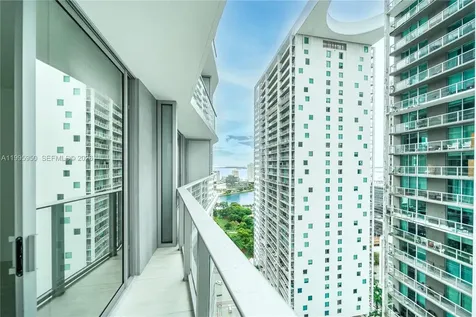 77 SE 5th Street Miami FL 33131