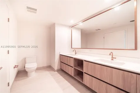 77 SE 5th Street Miami FL 33131