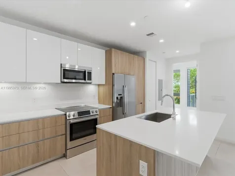 529 SW 11th Street Miami FL 33129