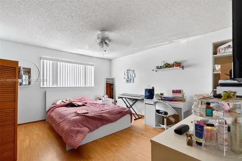 7821 SW 9th Terrace Miami FL 33144
