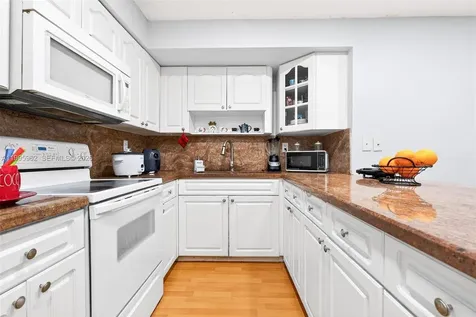 7821 SW 9th Terrace Miami FL 33144