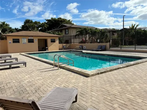 6858 NW 173rd Drive Hialeah FL 33015