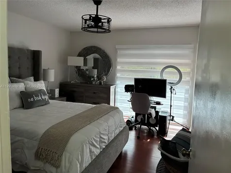 6858 NW 173rd Drive Hialeah FL 33015