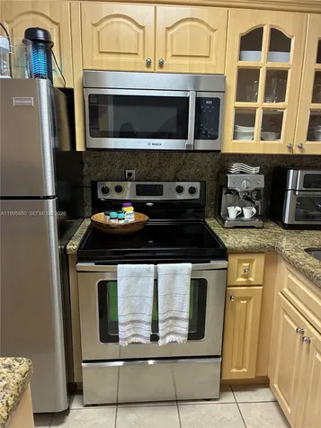 6858 NW 173rd Drive Hialeah FL 33015