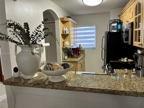 6858 NW 173rd Drive Hialeah FL 33015