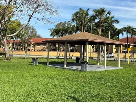 6858 NW 173rd Drive Hialeah FL 33015