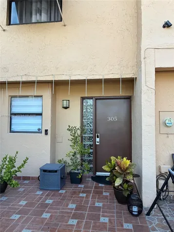 6858 NW 173rd Drive Hialeah FL 33015