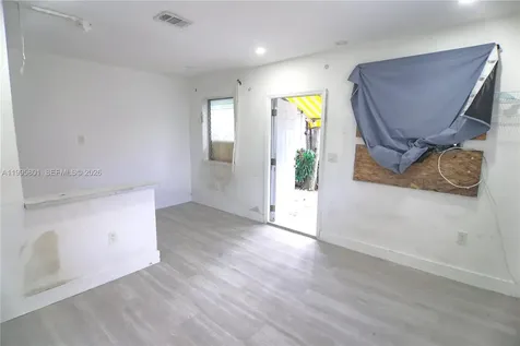 270 NW 35th Street Miami FL 33127