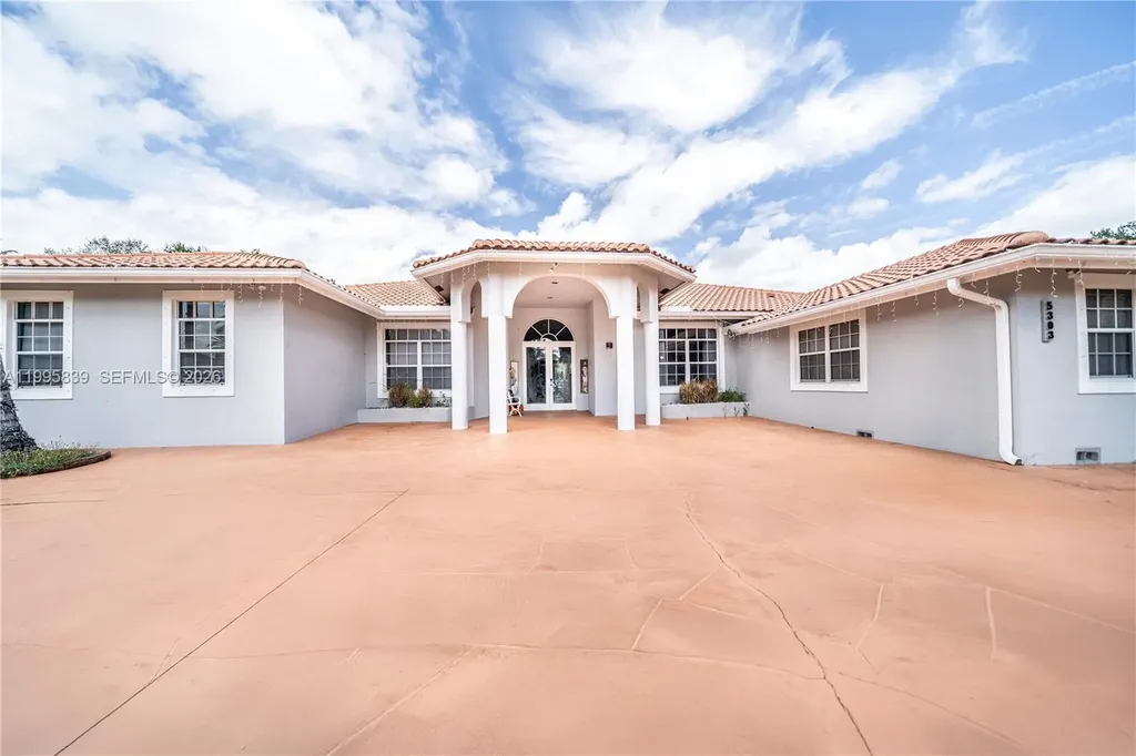 5303 SW 111th Terrace Davie FL 33328