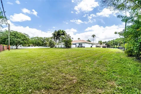 5303 SW 111th Terrace Davie FL 33328