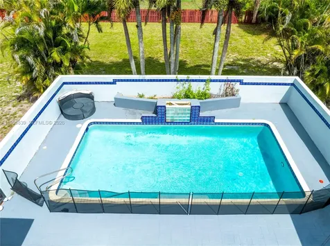 5303 SW 111th Terrace Davie FL 33328