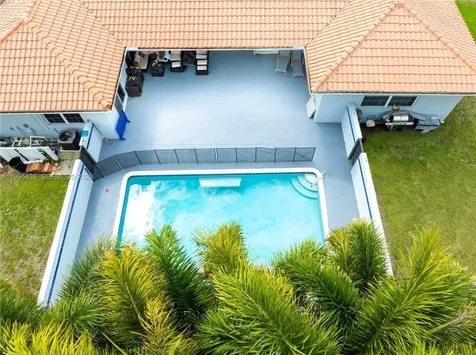5303 SW 111th Terrace Davie FL 33328