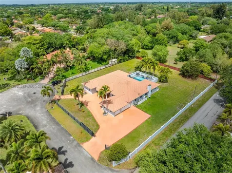 5303 SW 111th Terrace Davie FL 33328