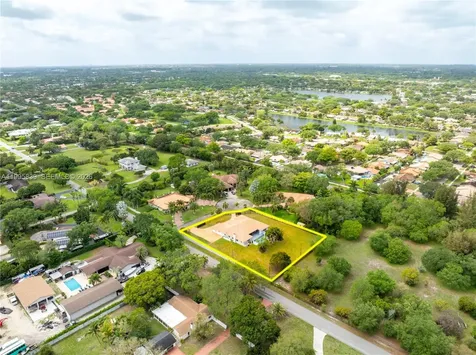 5303 SW 111th Terrace Davie FL 33328