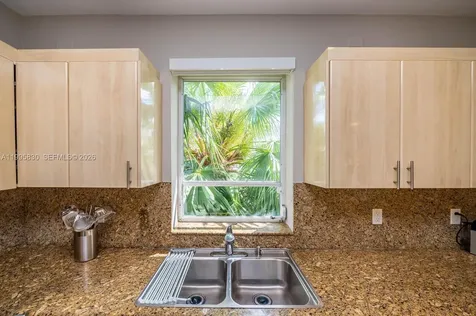 Bay Harbor Islands FL 33154