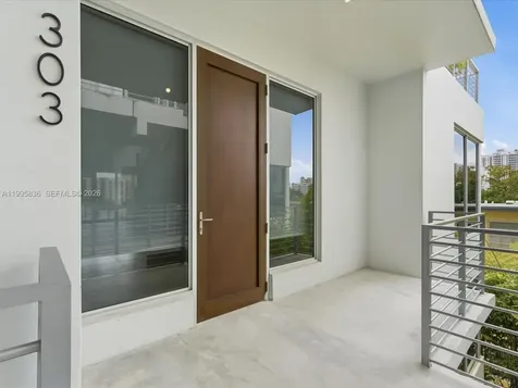529 SW 11th Street Miami FL 33129
