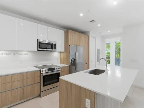 529 SW 11th Street Miami FL 33129