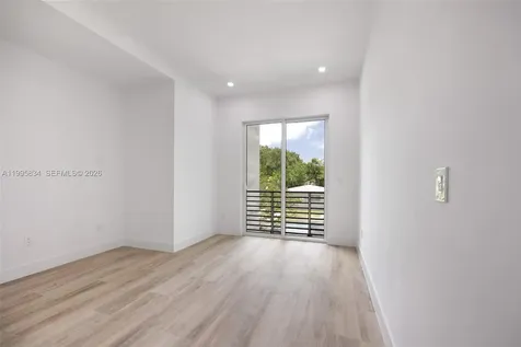 3164 Plaza Street Coconut Grove FL 33133