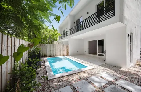 3164 Plaza Street Coconut Grove FL 33133